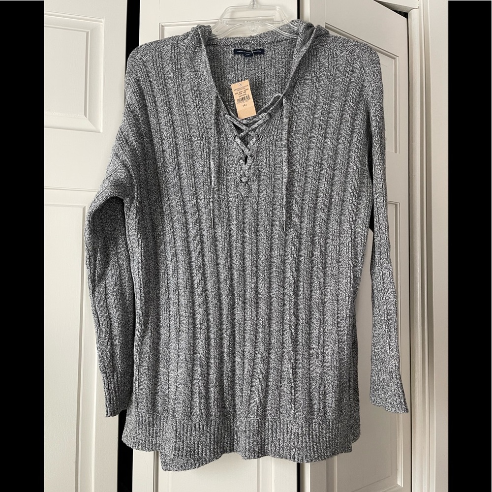 AEO womens grey and white tunic length sweater NWT L